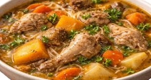 Soupe au poulet et giraumon, recette haïtienne traditionnelle