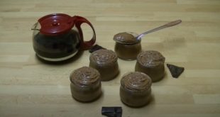 Mousse au café en coupes de chocolat