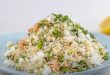 Faire salade de saumon et de riz au cari