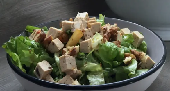 Salade mixte parfumée à l’huile de noix