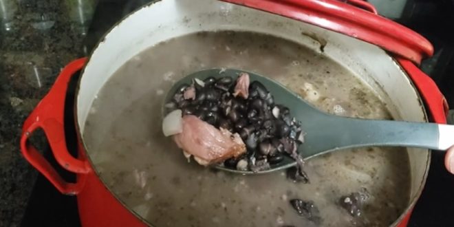 Soupe aux haricots noirs et au jambon