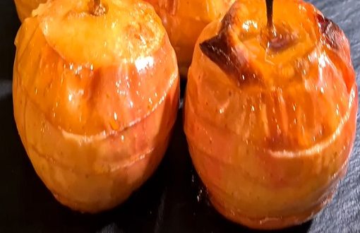 Pommes au four nappées de sauce à l’érable