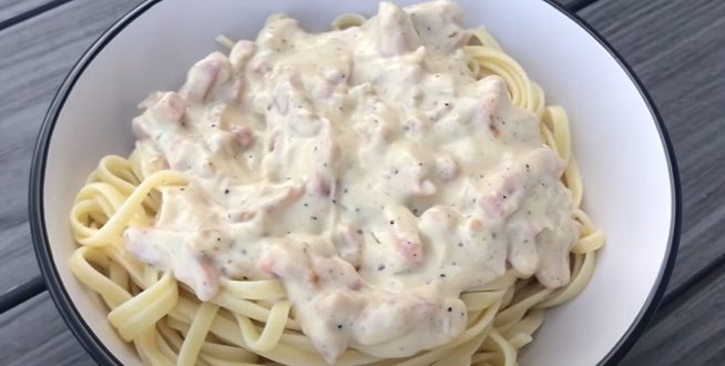 Préparation de spaghettis aux myes et à la crème