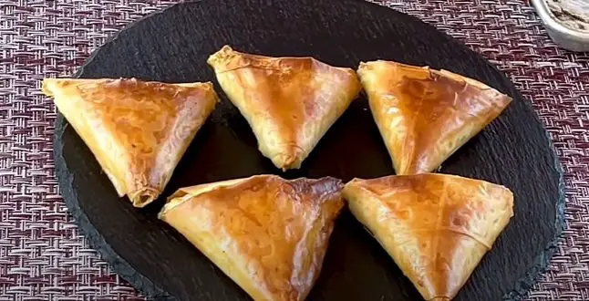 Faire triangles au fromage et aux épinards
