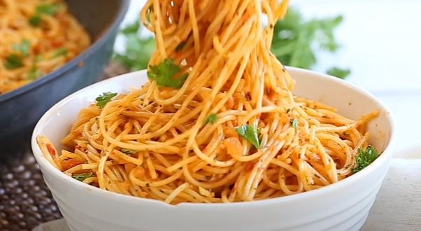 Pâtes Cheveux d’ange avec une sauce aux piments rouges