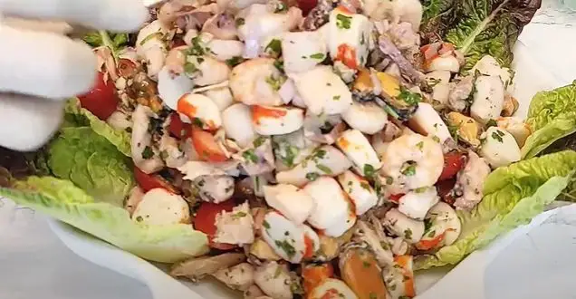 Salade de languettes et de fruits de mer frais