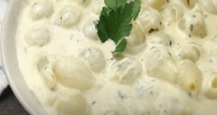 Comment préparer les oignons perles à la crème