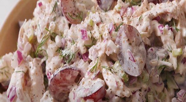 Préparation salade de poulet du lagon