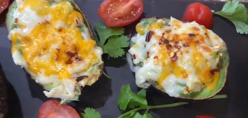 Faire avocats au poulet en petits bateaux