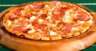PIZZA AU JAMBON ET AU FROMAGE