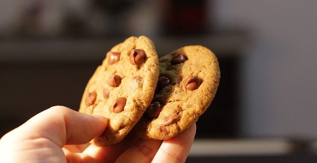Faire biscuits aux pépites orange noix