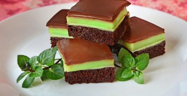 Carrés aux pépites de chocolat à la menthe